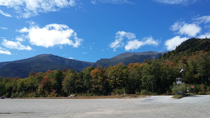 Crawford Notch state park highway views and sheer cliffs